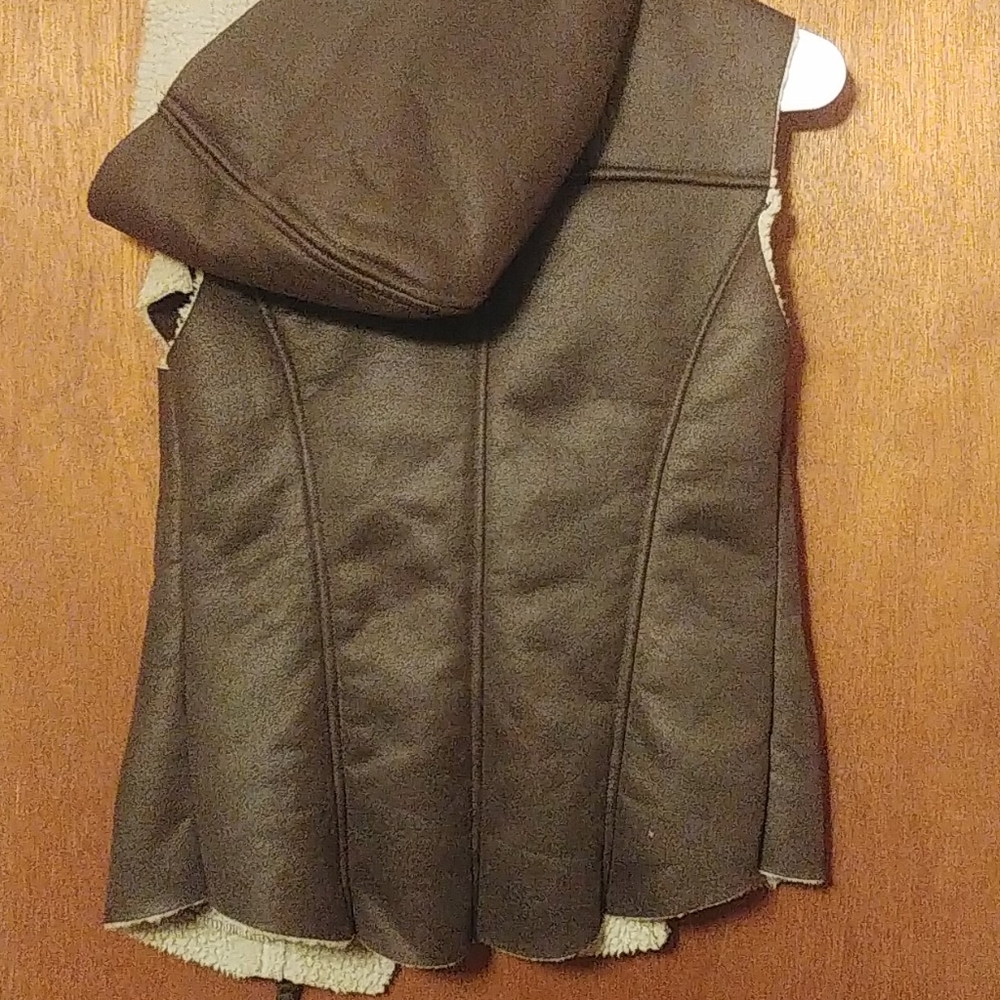 Vest - Picture 3 of 3